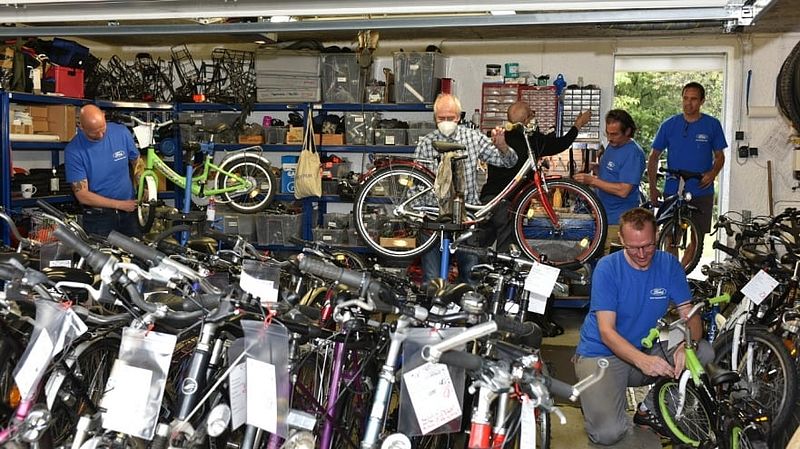  Ford Freiwillige organisierten Fahrradwerkstatt für Geflüchtete